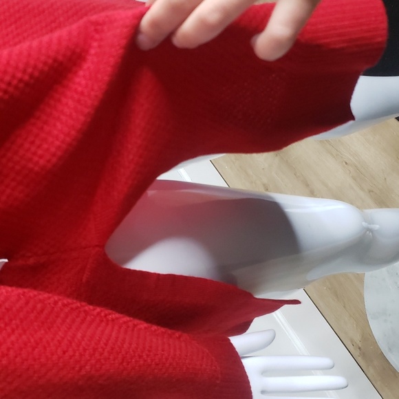 Vince Camuto Red & Black Oversized Longsleeve Top Size Small NWT - Picture 5 of 8